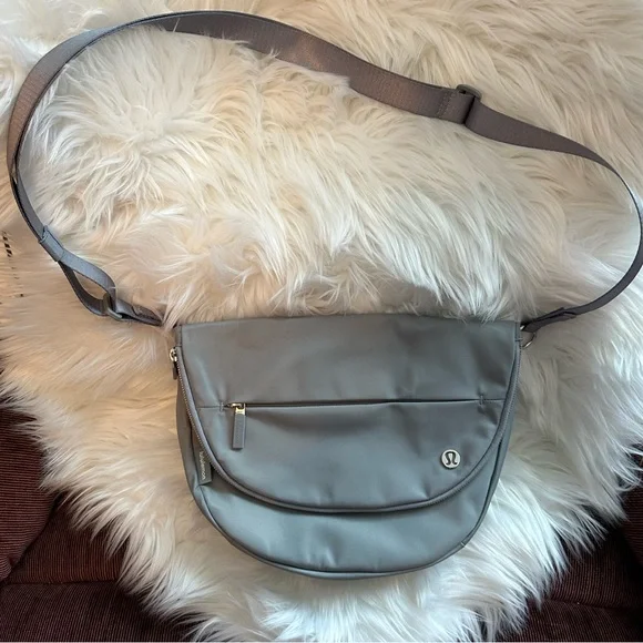 EUC/Like new Lululemon athletica Silver/Gray Crossbody Bag - Picture 1 of 14